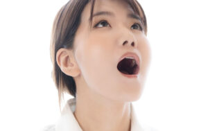 口が開きにくい・・・その原因とは？